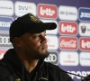 📷 Vincent Kompany est sorti du bus pour discuter avec les supporters liégeois