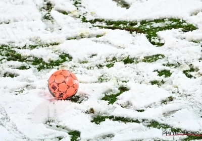 Alerte neige ! Un club de Pro League fait appel... aux supporters pour déneiger le terrain d'entraînement