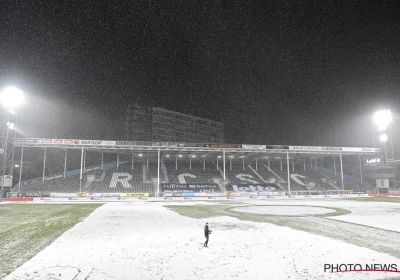 📷 Ni le froid ni la nuit ne les ont arrêtés : les Ultras de Charleroi ont donné de leur personne pour que la rencontre face à l'Union ait bien lieu