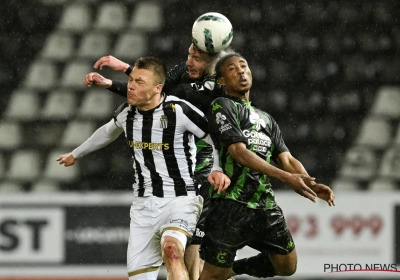 À 10 et sur un terrain injouable, Charleroi tient bon face au Cercle de Bruges 