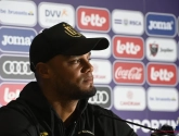 📷 Vincent Kompany est sorti du bus pour discuter avec les supporters liégeois